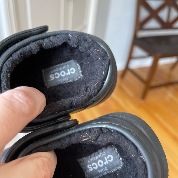 Crocs black fleece lined slip on mules clogs  with charms size child 4 - Picture 16 of 17